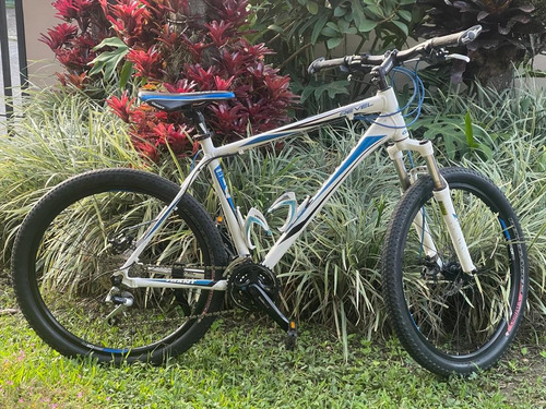 Bicicleta Giant Revel