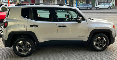 Imagen 3 de 15 de Jeep Renegade 2017 Sport 1.8 Plus