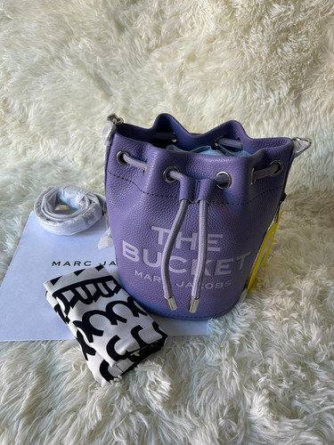 Marc Jacobs- The Leather Bucket Bag Original
