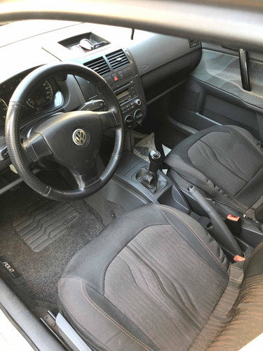 Volkswagen Polo Sedan 2011 1.6 Vht Total Flex 4p