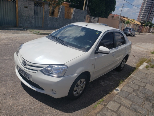 Toyota Etios Sedán 65000