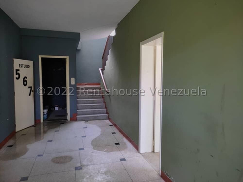 Imagen 26 de 30 de Casa Para Remodelar En Venta, Urb. Los Palos Grandes