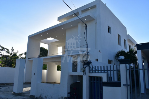 Imagen 13 de 20 de Casa Ubicada En Residencial Cerrado, Av. 27 De Febrero (jpc-219)