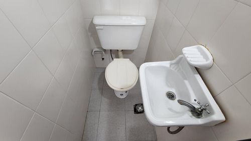 Imagen 7 de 17 de Departamento De Un Dormitorio Tipo Duplex Con Toliette Y Balcón Al Frente