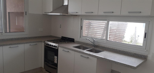 Imagen 12 de 28 de Casa 5 Ambientes Con Pileta, Laguna Y Excelentes Vistas