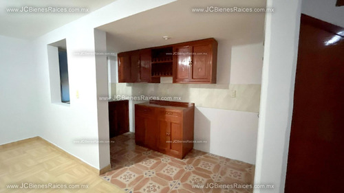 Casa En Venta Dos Niveles Col. Valente Díaz A 5 Minutos Del Aeropuerto.