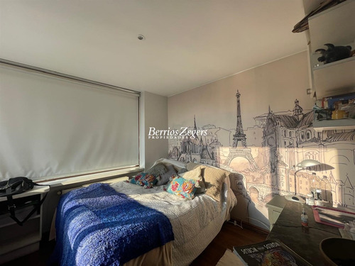 Casa En Venta De 4 Dorm. 4 Baños En Condominio En Las Condes