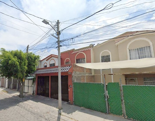 Casa En Recuperacion En La Colonia Residencial Tecnologico Gto. Sh05