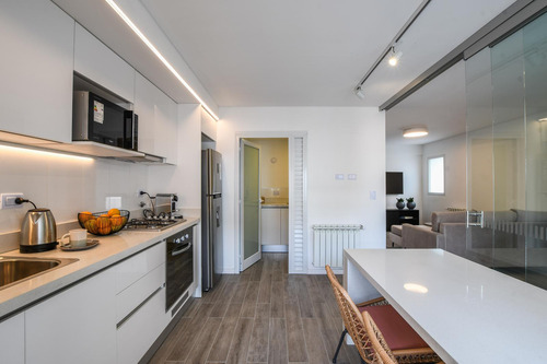Departamento En Venta De 2 Dormitorios Con Patio 01-01 , En Balcarce 1355, Rosario Centro.