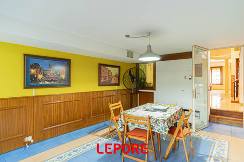Amplia Casa Con 2 Piscinas