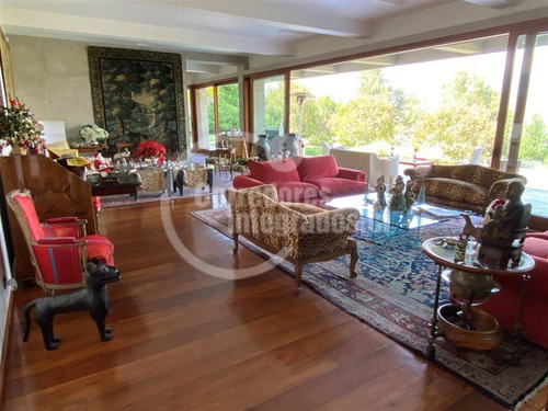 Casa En Arriendo De 5 Dorm. En Lo Barnechea
