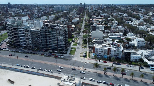 Se Vende Terreno De 710m2 En Malvín