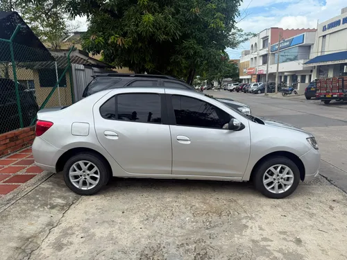 Renault Logan 1.6 Privilege / Intens