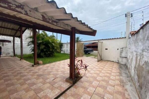 Imagem 2 de 11 de Vendo Casa Á Uma Quadra Do Mar Com 350 Metros Quadrados Em Itanhaém No Litoral Sul De Sp
