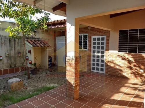 Imagen 5 de 7 de Townhouse En Venta En La Cumaca