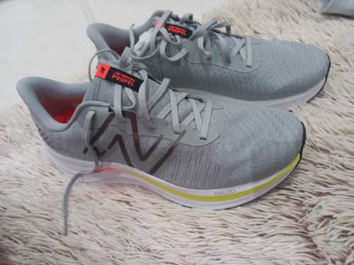 Zapatillas New Balance Fuel Cell V4 Talle Us11