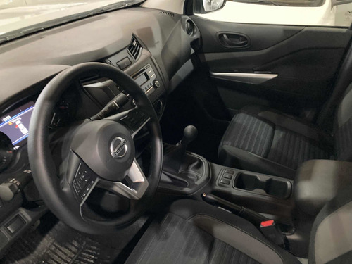 Imagen 5 de 17 de Nissan Frontier 2022 2.3 S Cd 4x2 Mt
