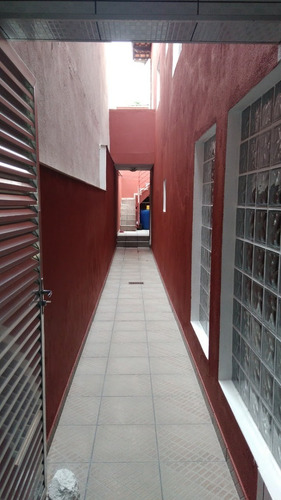 Sobrado Com Três Quartos E Três Banheiros