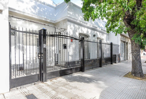 Venta Casa 5 Ambientes Con Cochera Versalles