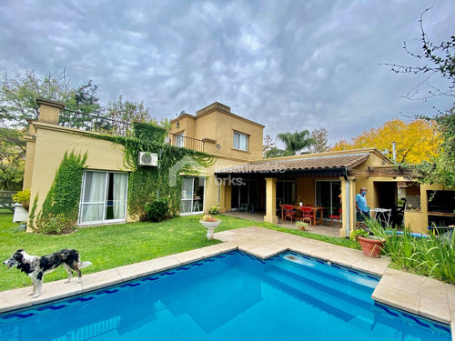 Se Alquila Casa En El Barrio La Escondida, Tigre, 5 Habitaciones Y Piscina!!!
