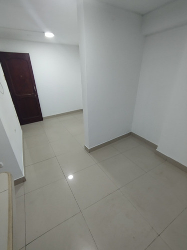 Departamento En San Borja, Mini Departamento En San Borja, Departamentos En San Borja, En Avenida Rosa Toro Cuadra 9 Cruce Con Canadá Cuadra 35, Excelente Zona Comercial Todo A La Mano