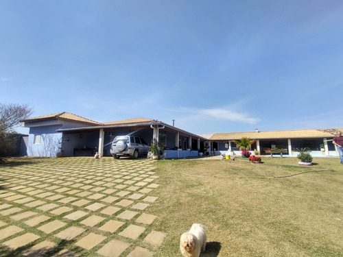 Imagem 2 de 14 de Chácara Com Área De 2.000 M², Casa Com 05 Dormitórios!!