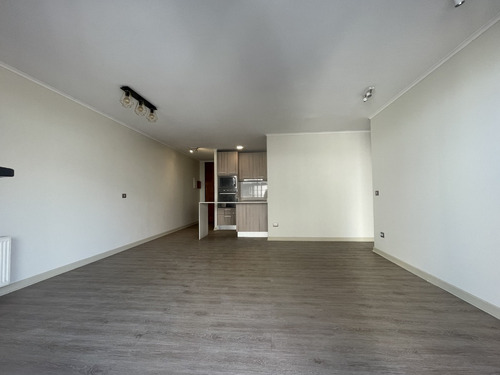 Depto. Frente A Metro Los Dominicos. 2 D+2 B. Cod 41100