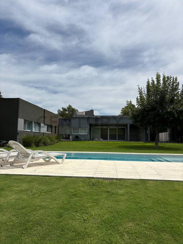 Casa En Alquiler En City Bell - 473 135 Y 136