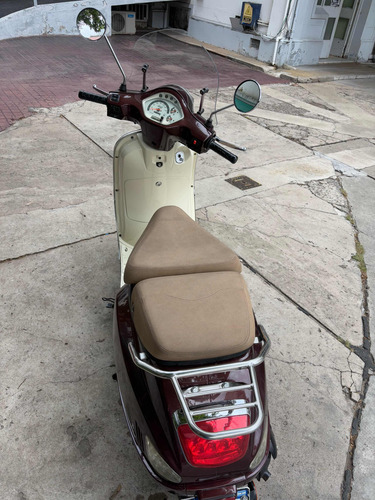 Scooter Color Bordo