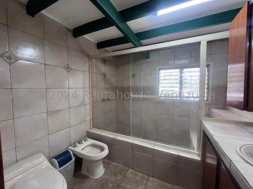 Impecable Y Bello Apartamento En Alquiler Ubicado En San Román 24-22455