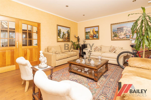 Casa En Arriendo De 5 Dorm. En Concón