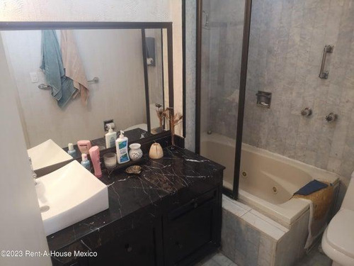 Casa En Venta En Huixquilucan, La Herradura Am. 24-1513