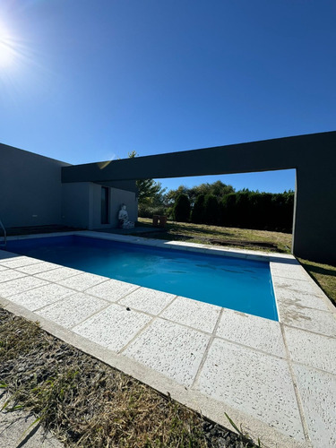 Exclusiva Casa A La Venta En Barrio Cerrado