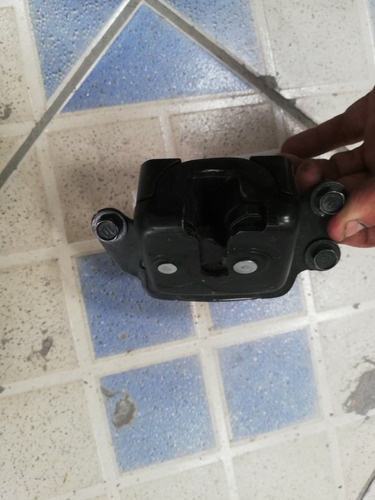 Imagen 2 de 7 de Cerradura De Tapa Trasera Toyota Rav 4 2017
