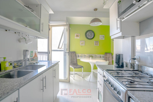 Departamento En Flores - 4 Ambientes - Frente - Balcon - Impecable