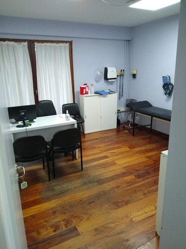 Oficina En Belgrano, 17 Ambientes En Edificio De Categoría.