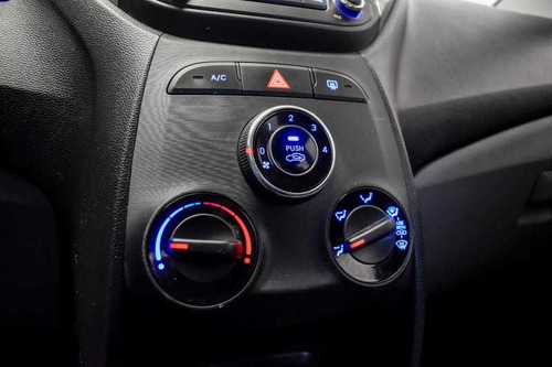 Imagem 5 de 15 de Hyundai Hb20s 1.6 Comfort Plus 16v