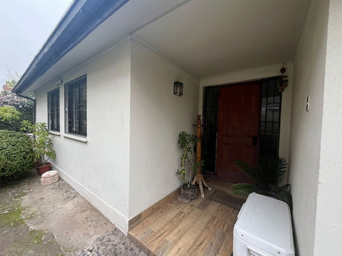 Casa En Venta De 3 Dorm. En Las Condes