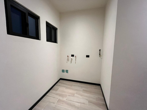 Oportunidad Casa En Venta En Cancun 4 Recamaras, Una En Pb. Cto De Servicio Con Baño