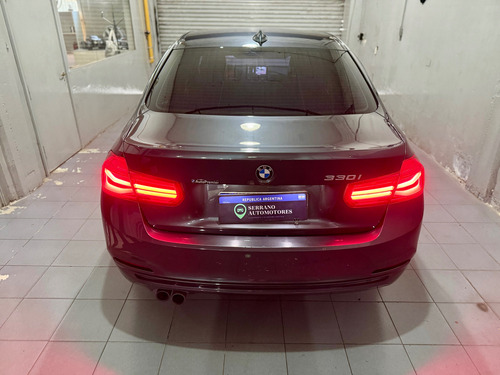BMW Serie 3 3.0 330i Sedan Sport Line 252cv