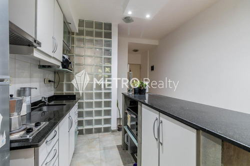 Venta De Departamento Con Balcón En Las Cañitas