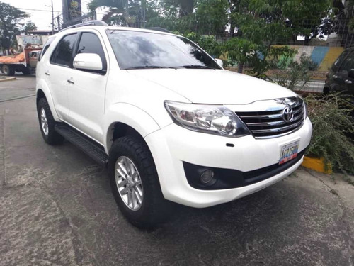 Imagen 2 de 10 de Toyota Fortuner Sr 7 Ptos Automatica 4x4