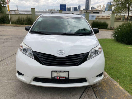 Imagen 5 de 15 de Toyota Sienna 2017 5p Ce V6/3.5 Aut