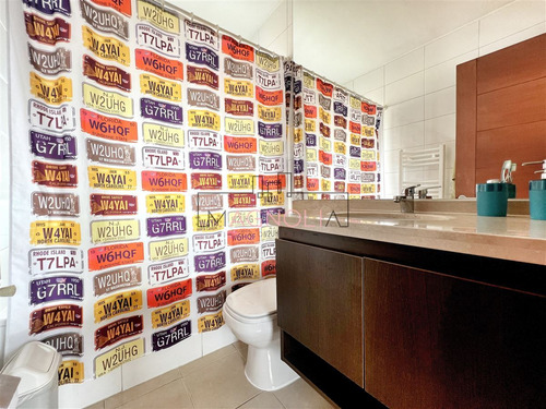 Casa En Venta De 5 Dorm. En Las Condes