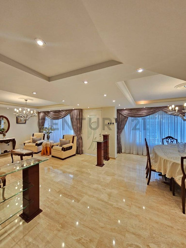 Casa En Venta Los Castores Totalmente Remodelada, Amoblada Acabados De Lujo.