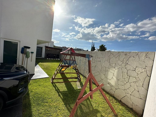 En Venta Casa En Hacienda Real Tejeda, Gran Ubicación, Estancia Amplias