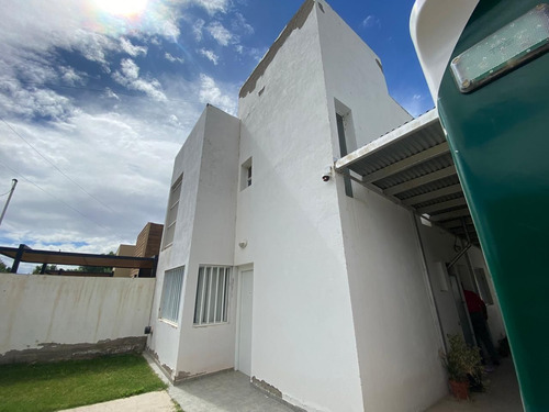 Casa En Venta En Loteo Banco Provincia