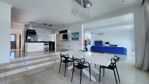 Casa En Venta Y Alquiler En Barrio Los Alisos, Nordelta