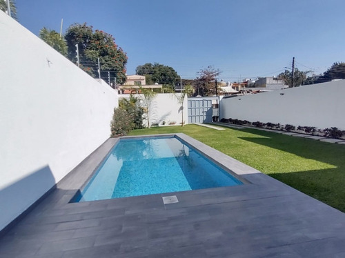 Casa Minimalista En Un Solo Nivel En Venta, En Brisas De Cuernavaca