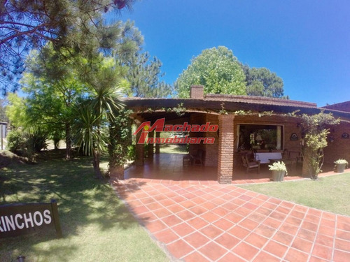 Muy Lindo Chalet De 3 Dormitorios- Ref: 6296